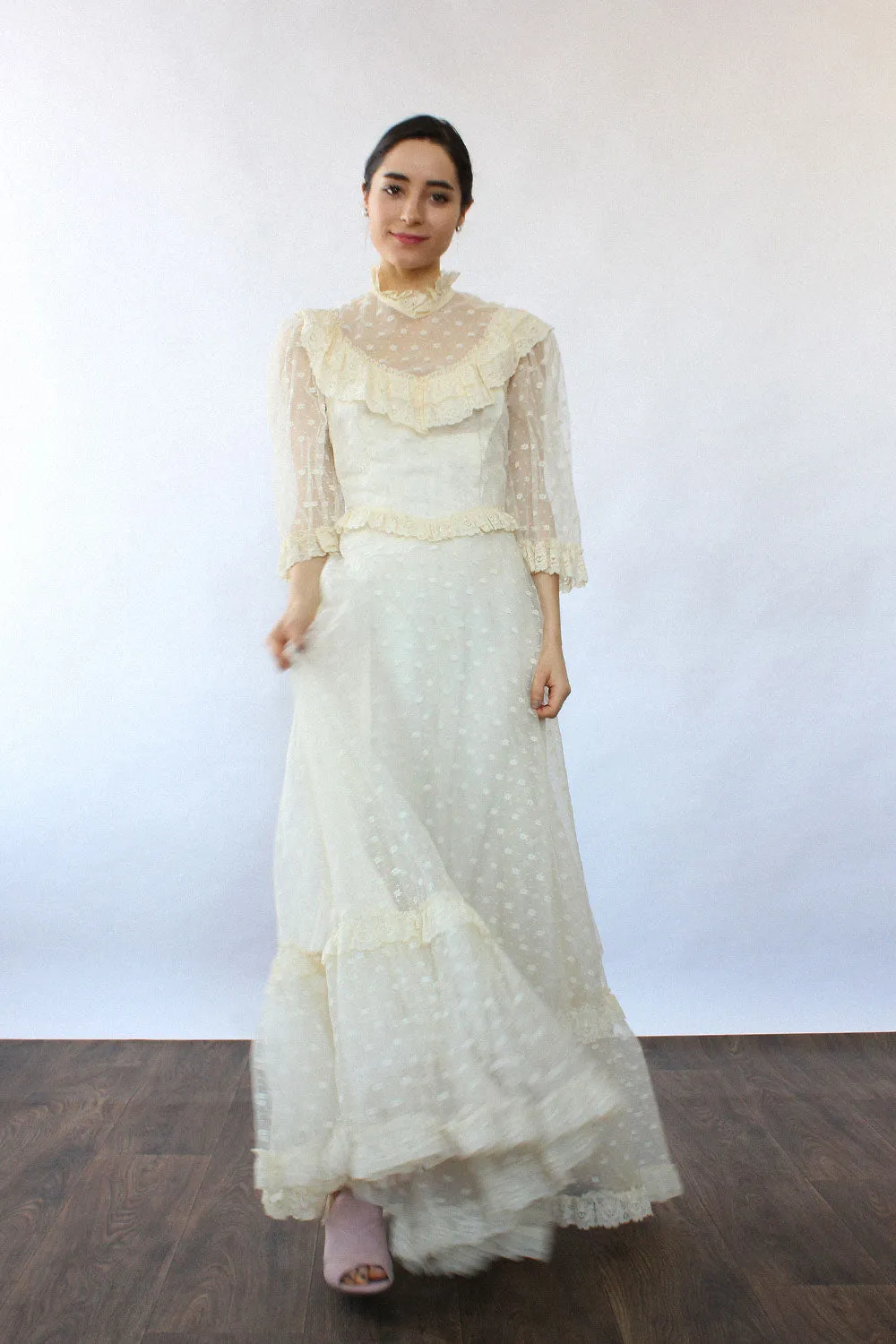 1970s Ivory Lace Gown M