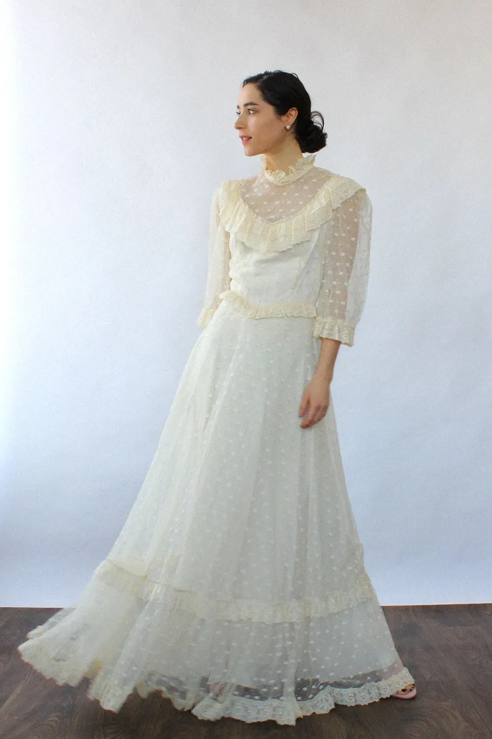 1970s Ivory Lace Gown M