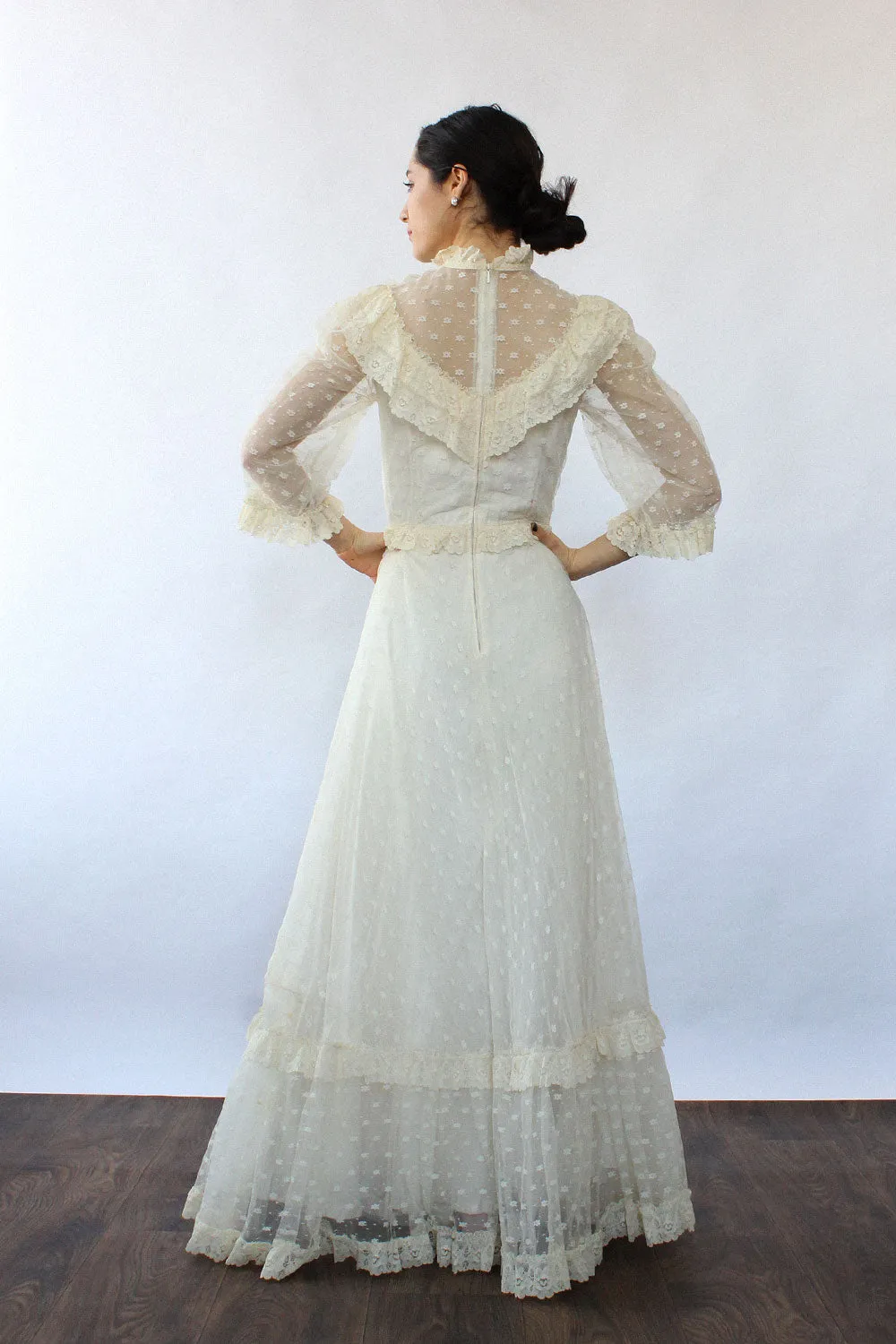 1970s Ivory Lace Gown M