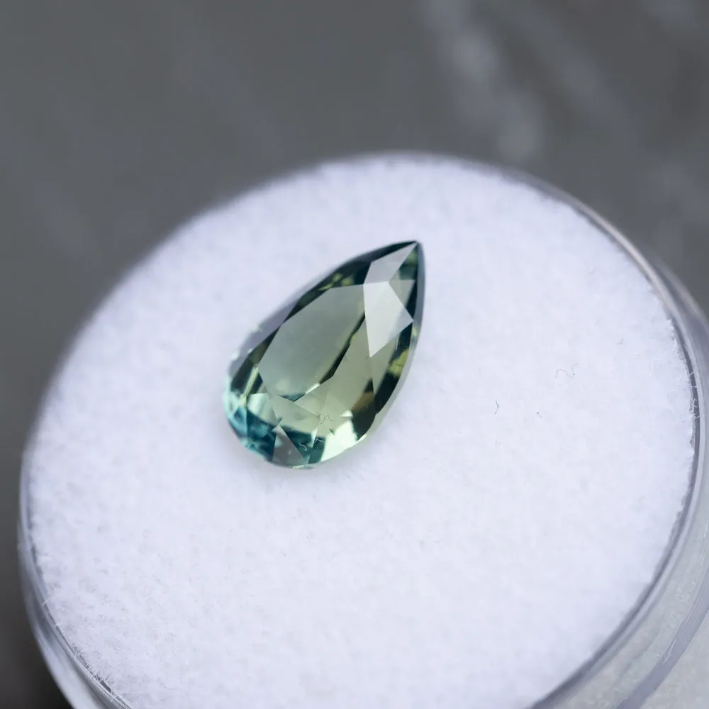 3.07CT MADAGASCAR PEAR SAPPHIRE, PARTI GREEN, 10.4X7X5MM, UNTREATED