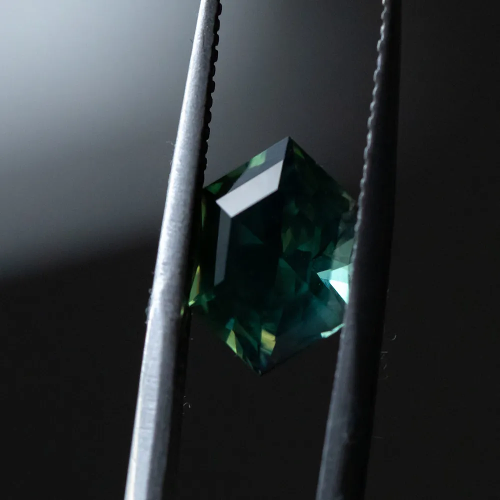 3.33CT ELONGATED HEXAGON UNTREATED NIGERIAN SAPPHIRE, DEEP GREEN WITH SILK, 11.31X7.50X5.37MM