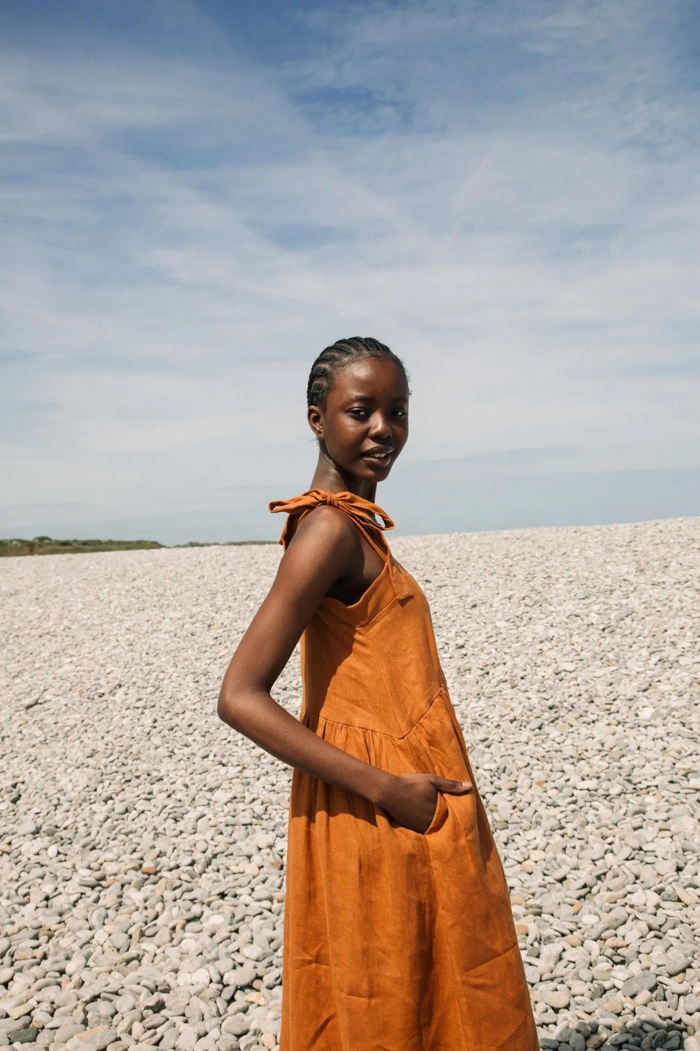 Aerwyna-May Linen Dress in Pecan