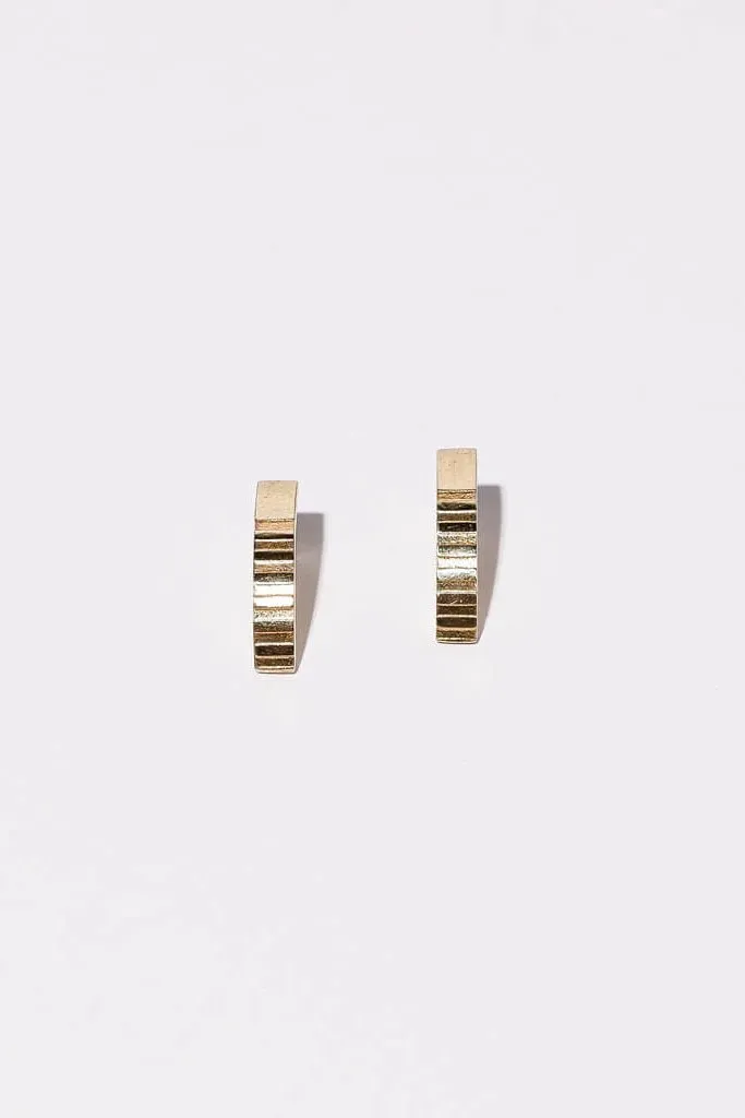 Ridge Arch Stud Earrings