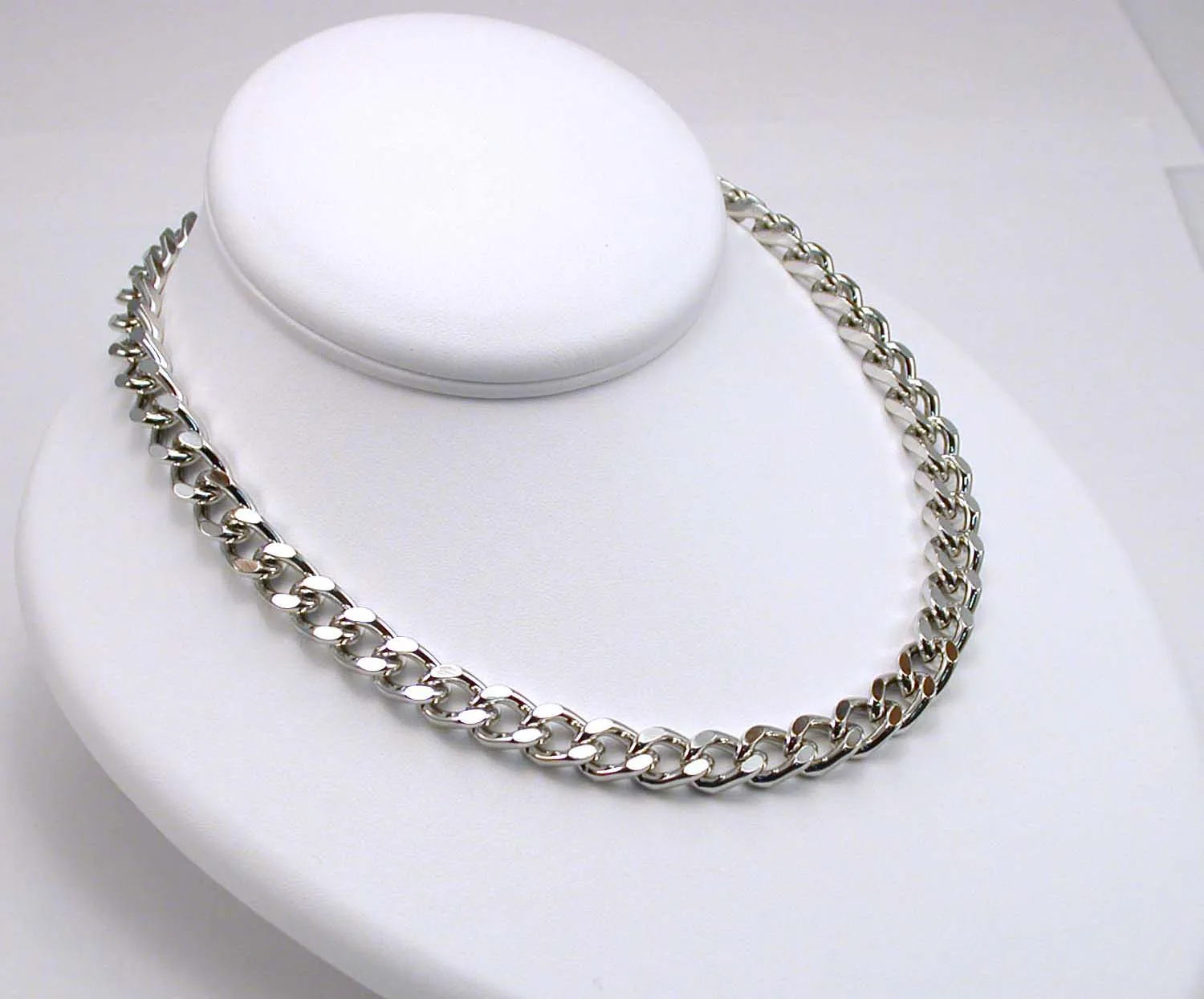 Squared Leash Chain Necklace Toggle